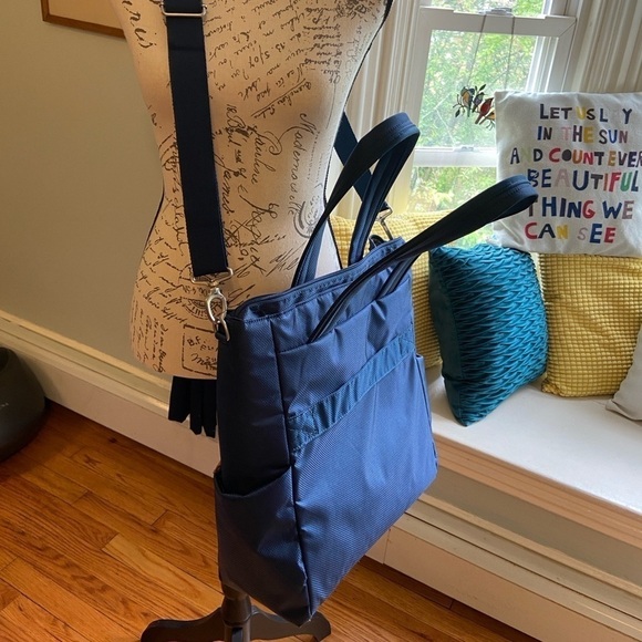 Ricardo Travel Tote Navy EUC - Picture 3 of 13